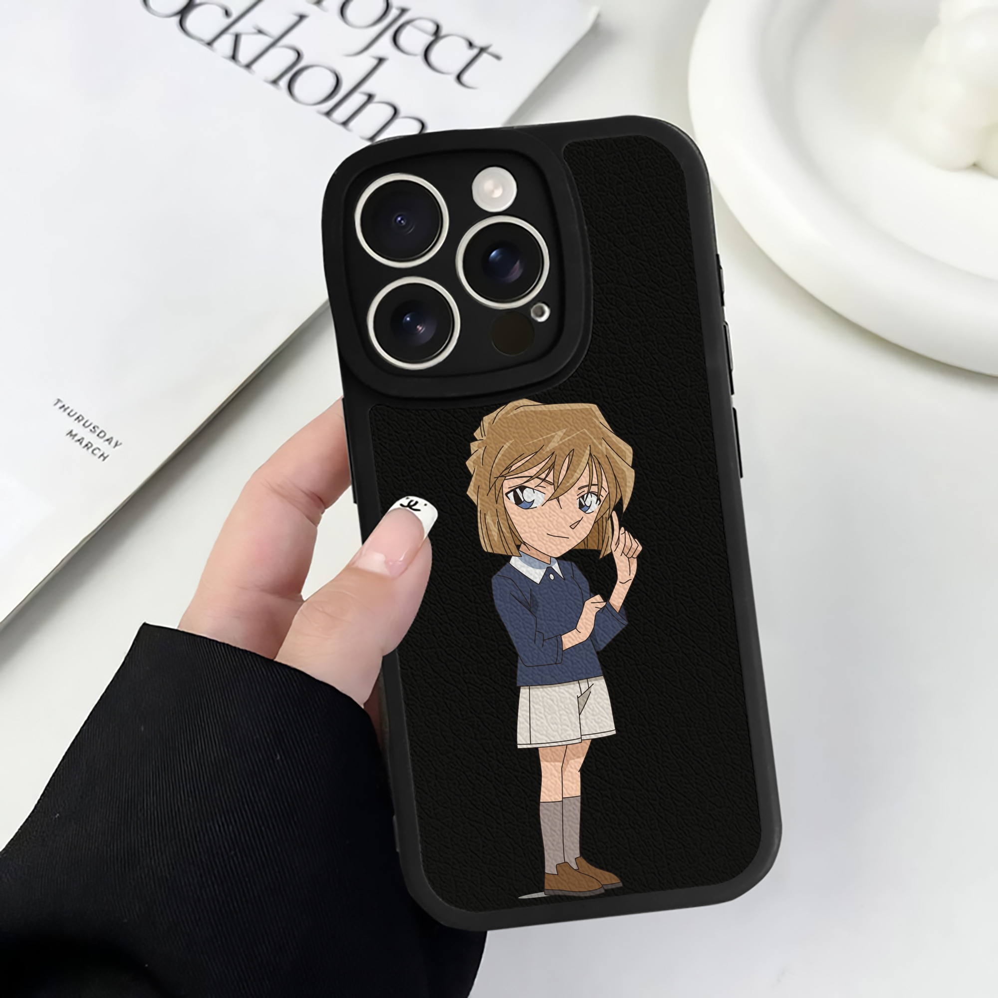 （画像用） 名探偵コナン 灰原 哀 はいばら あい Detective Conan Anita Hailey、Vi Graythorn Haibara Ai 【iPhone 16シリーズ対応】シリコンスマホケース（レザー調） 材質：シリコン